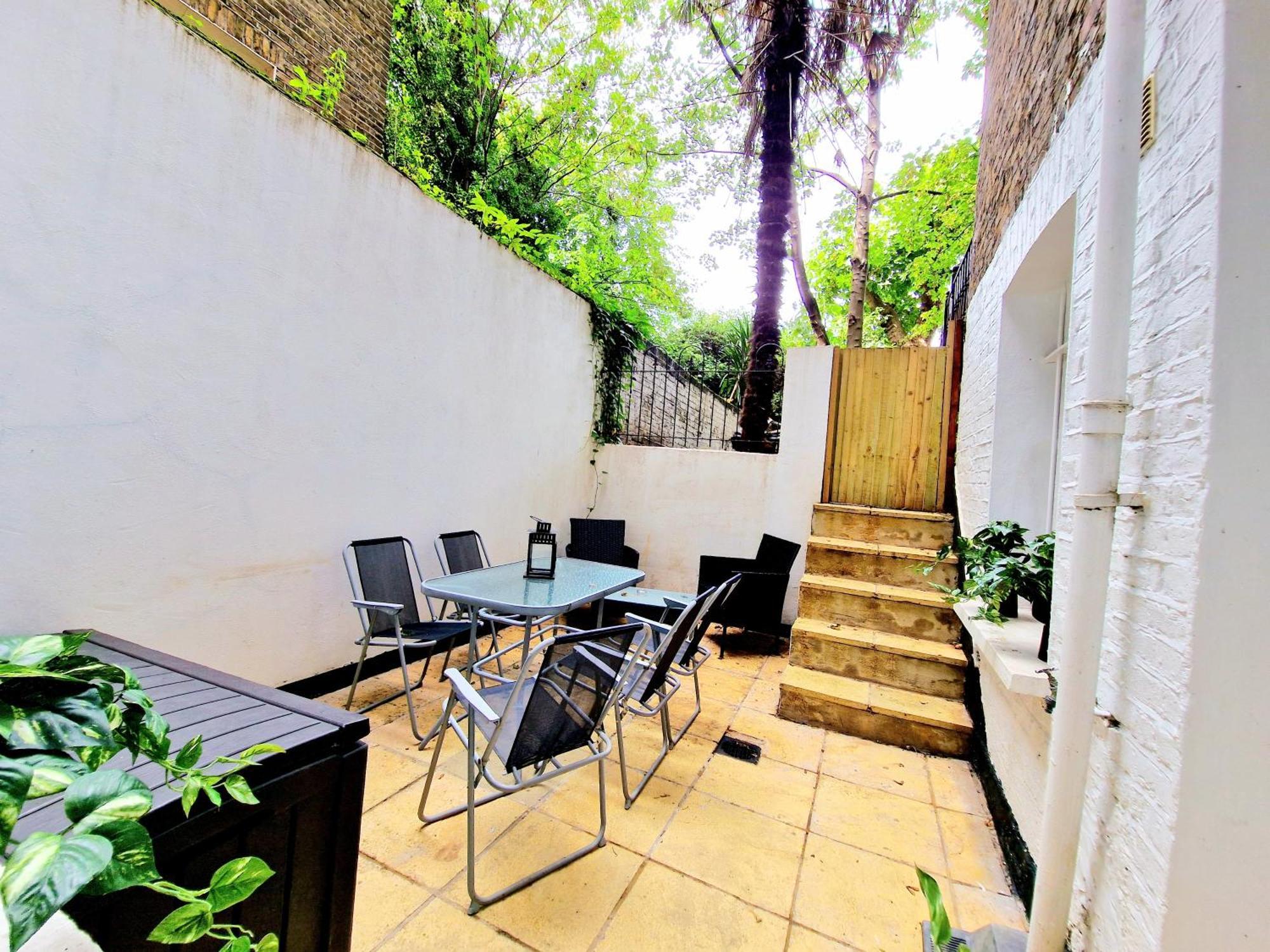 Spacious & Cosy 2 Bedroom Home Plus 2 Sofa-Beds With Private Entrance And Back Patio, 3 Min Walk To Earl'S Court Station لندن المظهر الخارجي الصورة