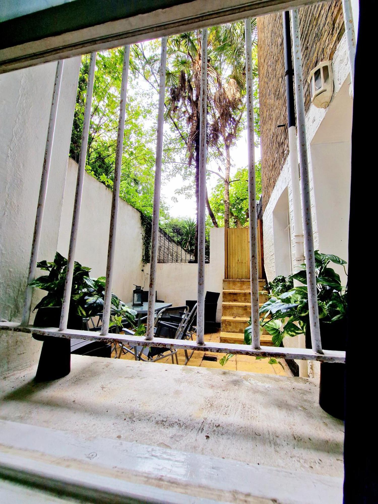 Spacious & Cosy 2 Bedroom Home Plus 2 Sofa-Beds With Private Entrance And Back Patio, 3 Min Walk To Earl'S Court Station لندن المظهر الخارجي الصورة
