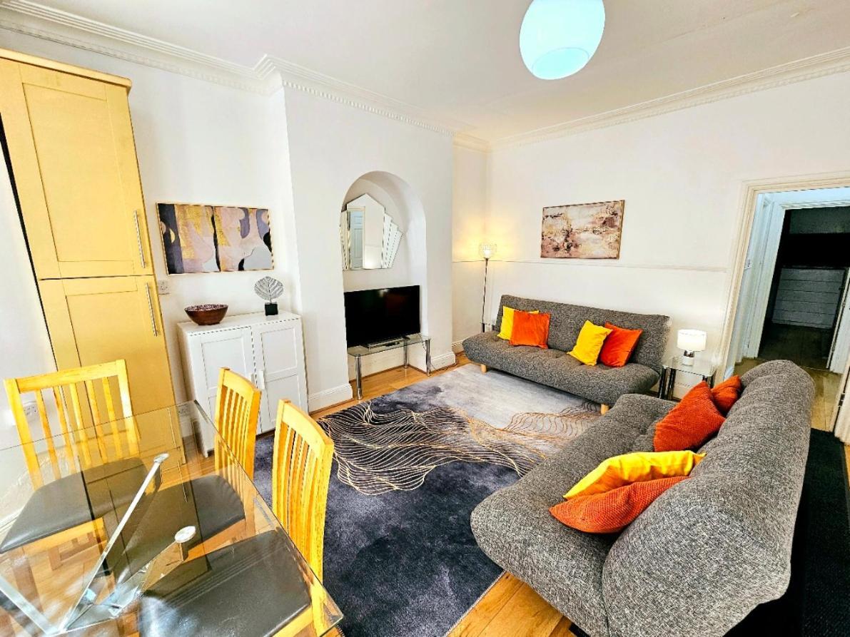 Spacious & Cosy 2 Bedroom Home Plus 2 Sofa-Beds With Private Entrance And Back Patio, 3 Min Walk To Earl'S Court Station لندن المظهر الخارجي الصورة