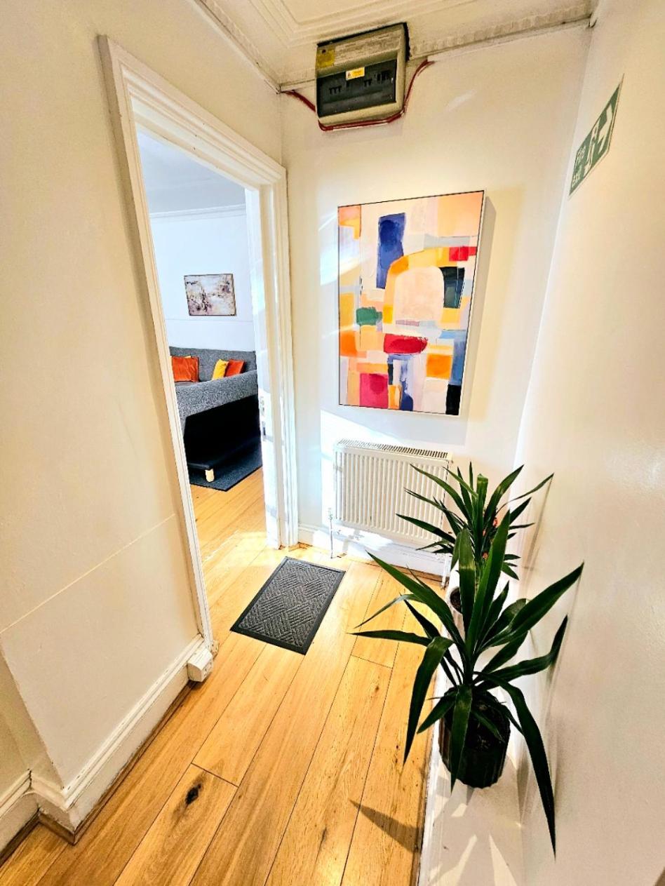Spacious & Cosy 2 Bedroom Home Plus 2 Sofa-Beds With Private Entrance And Back Patio, 3 Min Walk To Earl'S Court Station لندن المظهر الخارجي الصورة
