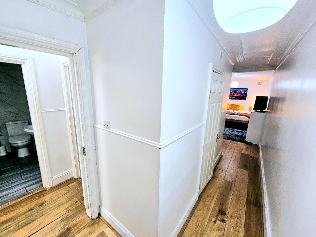 Spacious & Cosy 2 Bedroom Home Plus 2 Sofa-Beds With Private Entrance And Back Patio, 3 Min Walk To Earl'S Court Station لندن المظهر الخارجي الصورة