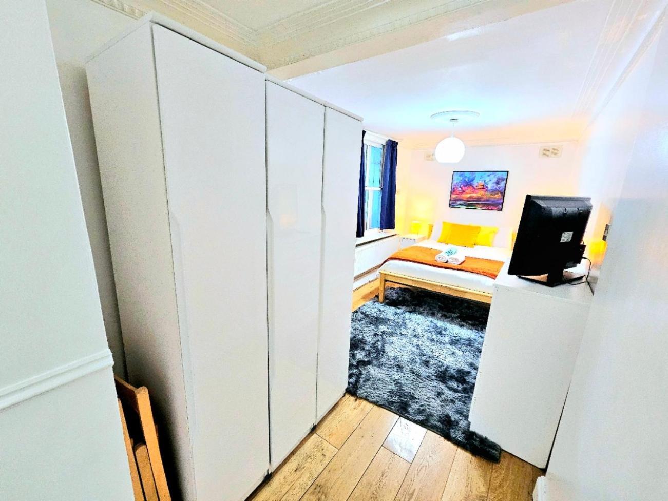 Spacious & Cosy 2 Bedroom Home Plus 2 Sofa-Beds With Private Entrance And Back Patio, 3 Min Walk To Earl'S Court Station لندن المظهر الخارجي الصورة