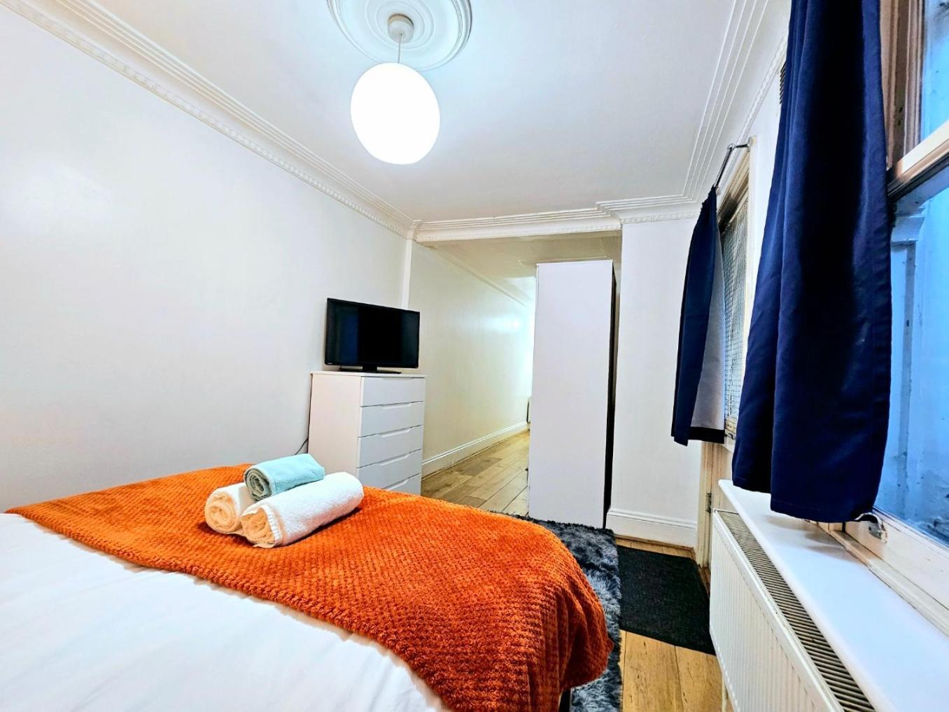 Spacious & Cosy 2 Bedroom Home Plus 2 Sofa-Beds With Private Entrance And Back Patio, 3 Min Walk To Earl'S Court Station لندن المظهر الخارجي الصورة