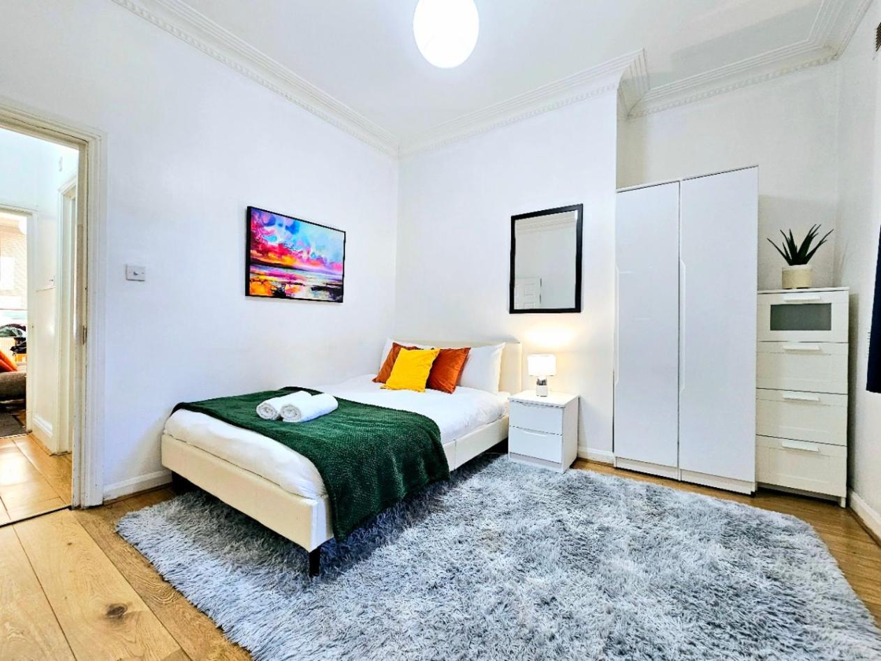 Spacious & Cosy 2 Bedroom Home Plus 2 Sofa-Beds With Private Entrance And Back Patio, 3 Min Walk To Earl'S Court Station لندن المظهر الخارجي الصورة