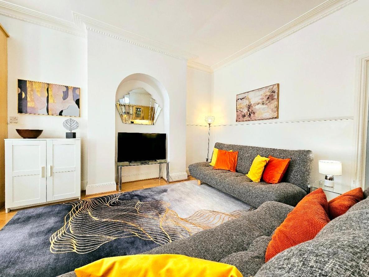 Spacious & Cosy 2 Bedroom Home Plus 2 Sofa-Beds With Private Entrance And Back Patio, 3 Min Walk To Earl'S Court Station لندن المظهر الخارجي الصورة