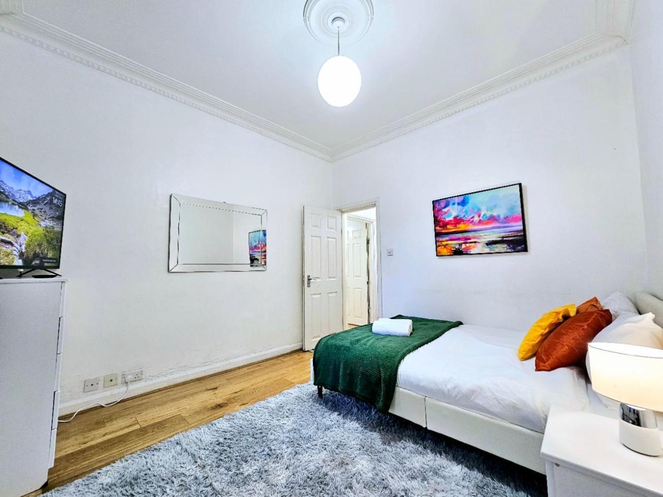 Spacious & Cosy 2 Bedroom Home Plus 2 Sofa-Beds With Private Entrance And Back Patio, 3 Min Walk To Earl'S Court Station لندن المظهر الخارجي الصورة